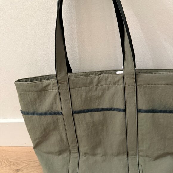 Lululemon Daily Multi-Pocket Tote | Bayleaf Green | Commuter/Gym Bag- NWT - Picture 8 of 10